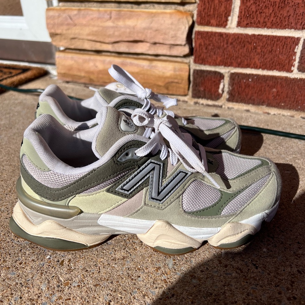New Balance 9060 shoes - Picture 2 of 10